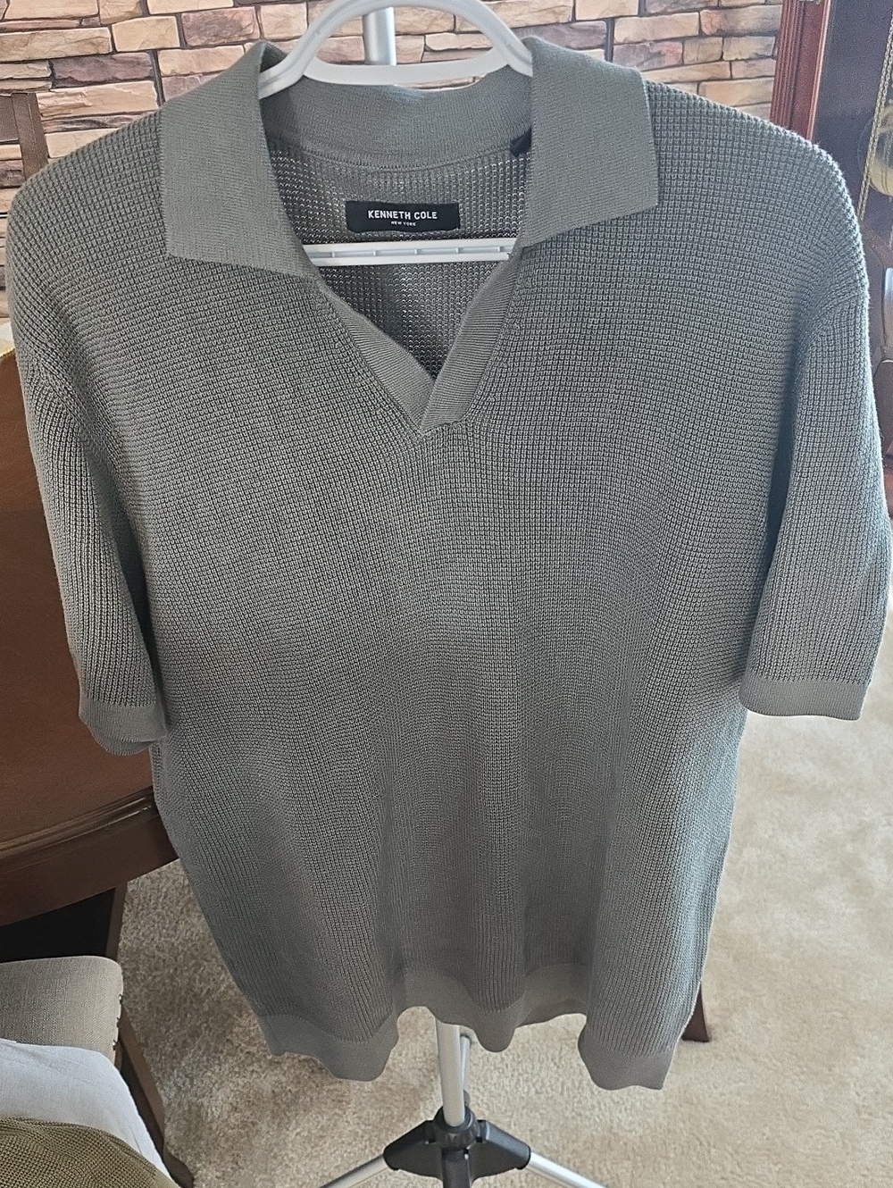 Kenneth Cole Olive Green V-Neck Short Sleeve Knit Sweater